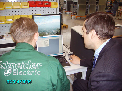 Лазерный гравер Trotec Speedy 300 в отделении компании Schneider Electric в Казани