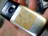 лазерная гравировка корпуса телефона